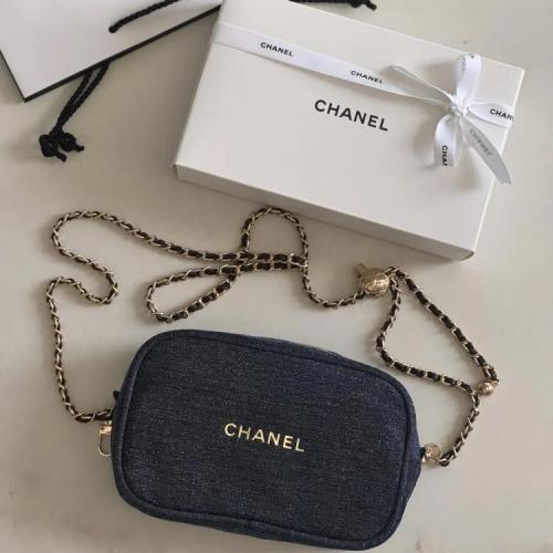 حقيبة شانيل كحليه اصليه مع ستراب ذهبي Chanel Pouch...