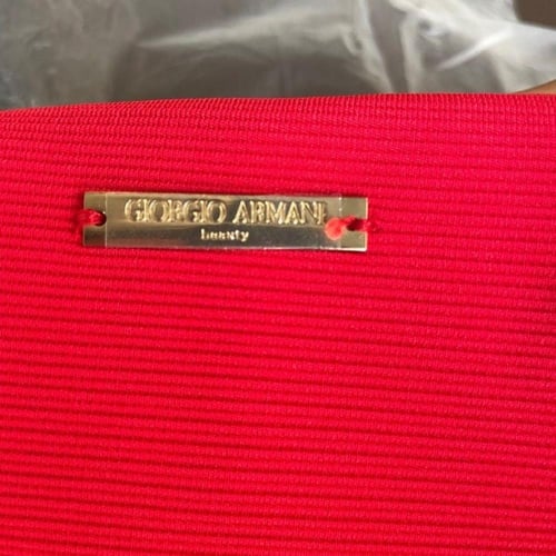 طقم ارمني (باوتش احمر رائع من ارماني + عطر Si الاك...