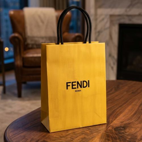 علبه و كيس فندي اصلي