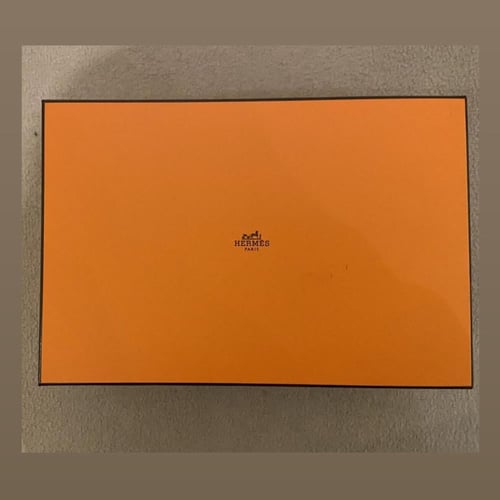 علبة ايرمز اصليه / علبة مستطيله فارغة مقاسات مختلف...