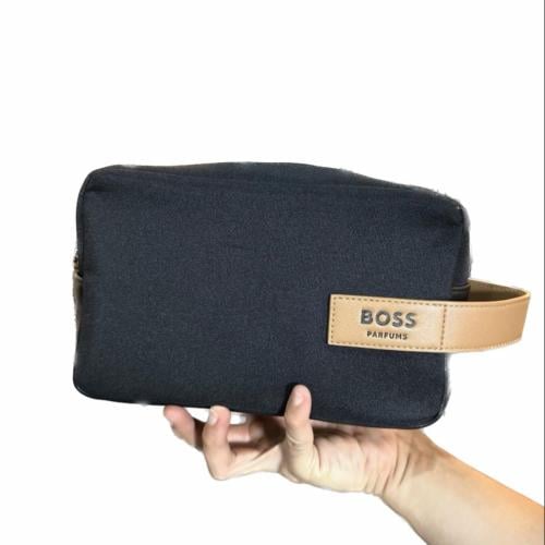 طقم (شنطة بمسكة جلد + ميني عطر) من بوس Boss