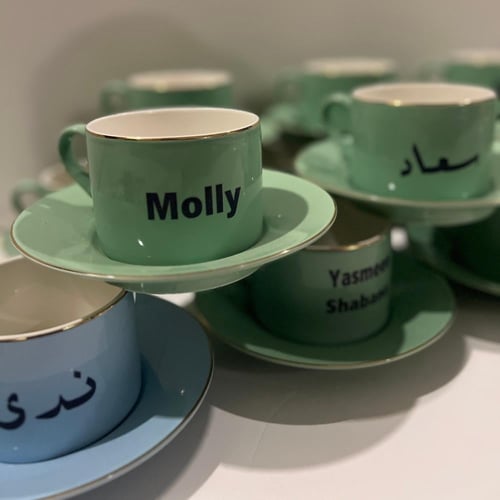 كوب قهوة سيراميك بشعار تاج ملكي و بالطراز الكلاسيك...