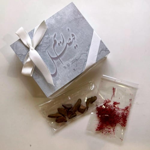 10 توزيعات الزعفران مع البخور في علب اكرليك بالثيم...