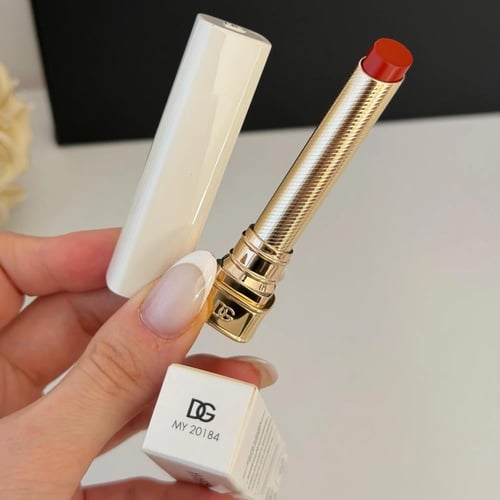 طقم قطعتين مع كيس دولتشي اند غبانا الاصلي (روج + ع...