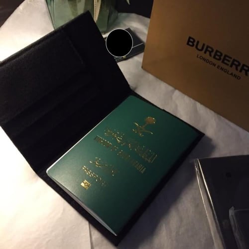 حافظ جواز السفر من بربري Burberry Passport case ho...