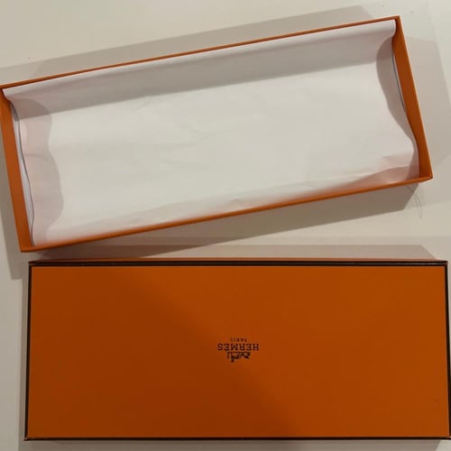 علبة ايرمز اصليه / علبة وشاح فارغة (وسط)