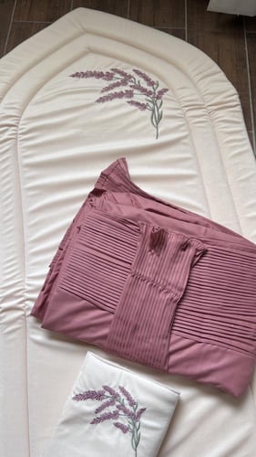 طقم سجادة صلاة باغصان اللافندر - كحلي او موڤ او ور...