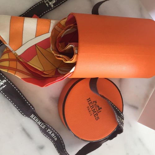 10 سكارف حرير بتصميم ايرمز مع علبه اسطوانية