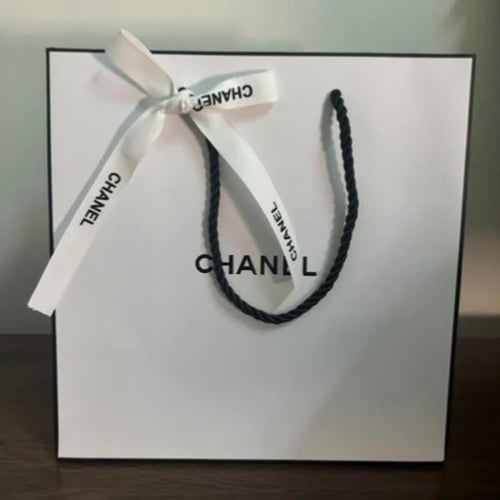 بكج علبة و كيس و كرت من شانيل باصدار محدود