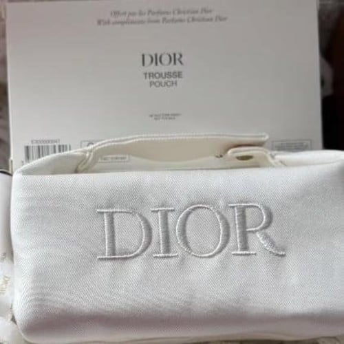 شنطة ديور Dior اصلي مع علبتها الاصلية مع امكانية ا...