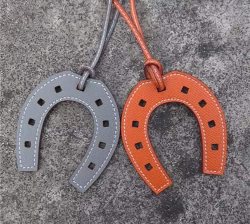 10 توزيعات من تعليقة الشنط الجلد Paddock Horseshoe...