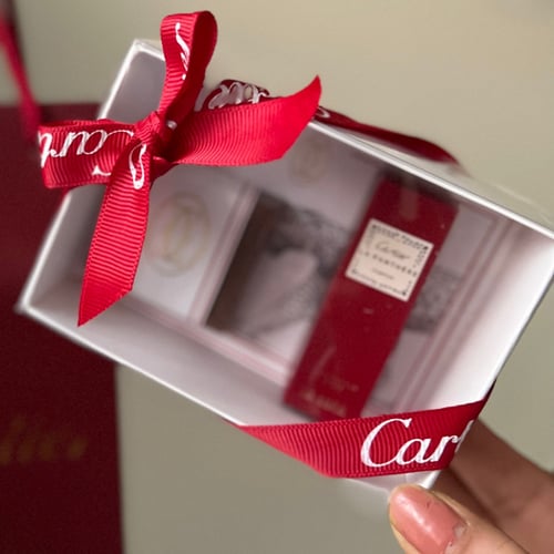 عطر كارتير امبولة مع حبه شوكلاته