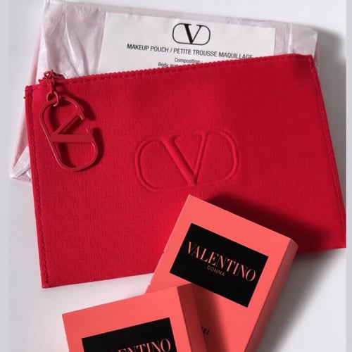 فالنتينو Valentino باوتش مع عطرين امبولات و كيسها...