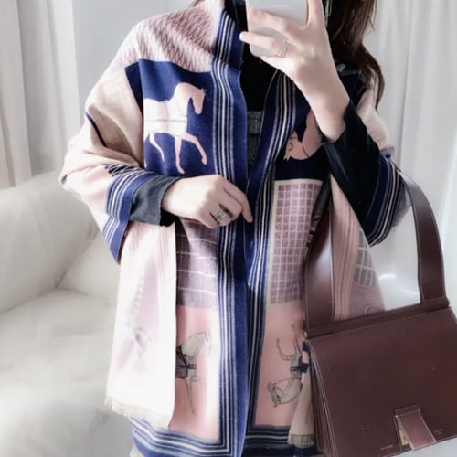 شال صوف بوجهين بتصميم الخيل