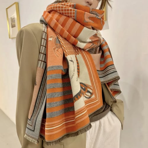 شال صوف بوجهين بتصميم الخيل