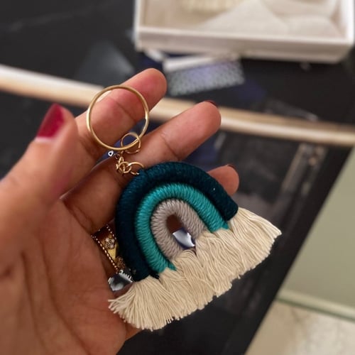 ميدالية مفاتيح بشكل قوس الالوان