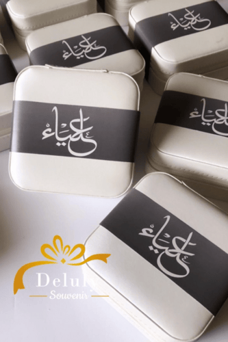 10 منظمة المجوهرات الجلد البيج مع شريط