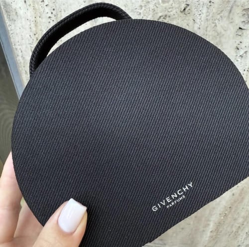 باوتش جيفينشي اسود بمسكة Givenchy Pouch With Handl...