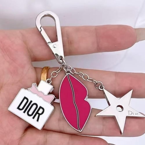 ميدالية و تعليقة ديور Dior