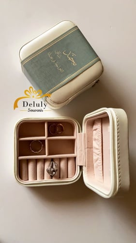 10 منظمة المجوهرات الجلد البيج مع شريط