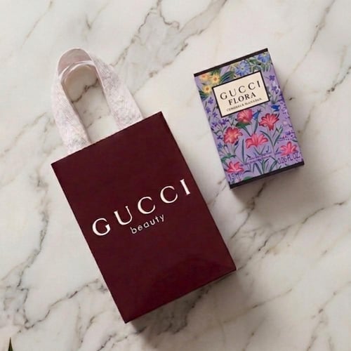 10 توزيعات قوتشي عطر امبولات مع كيس عنابي و فيونكة