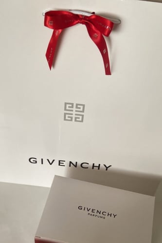 شنطة جفنشي الاصلية بسحاب مخفي Givenchy Red Flap Ba...