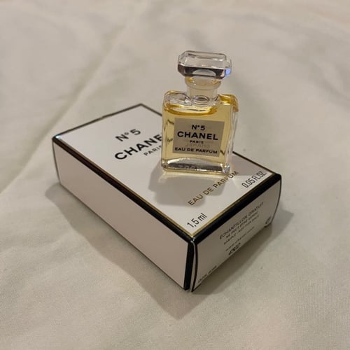 ميني عطر شانيل N.5 المركز مع قلوس ميني هدية