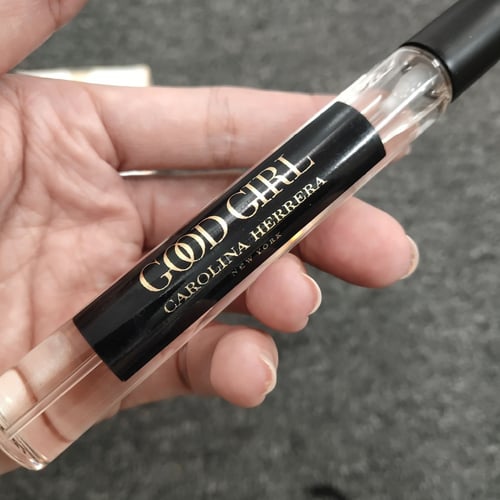 تعليقة فواحة لسيارة من CH الاصليه مع عطرها الفواح