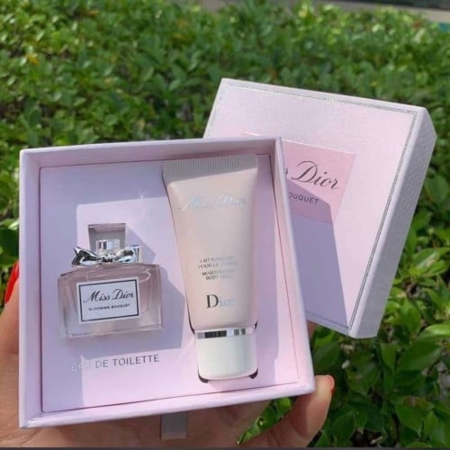 طقم مس ديور الوردي (BLOOMING BOUQUE) ميني عطر 5 مل...