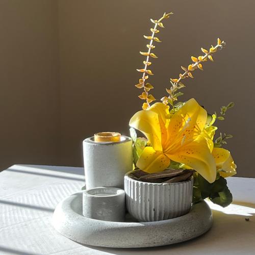 مجموعة مزينه بالورد الاصفر