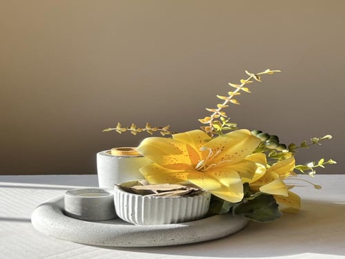 مجموعة مزينه بالورد الاصفر