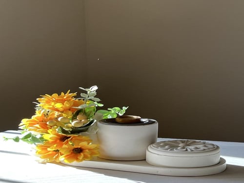 مجموعة صغيره جداً مزينه بالورد الاصفر