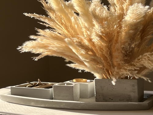 مجموعة كبيره مزينه بالريش الطبيعي