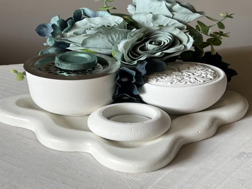 مجموعة صغيره مزينه بزهور سماوي اللون