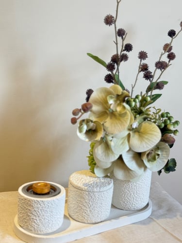 مجموعة مميزه مزينه بالتوليب الاخضر الفاتح