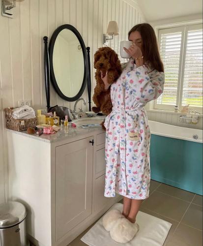 Djerf Avenue Go slow berries robe