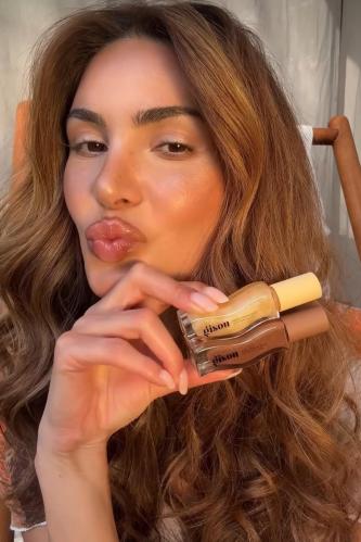 Gisou honey infused lip oil