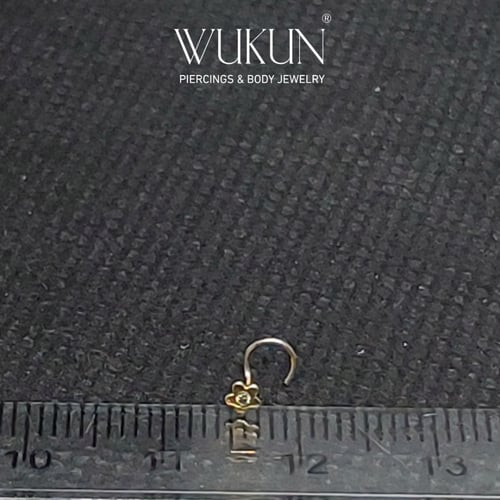 زمام بيرسينج ذهب عيار 18k بشكل وردة صغيرة بفص أبيض