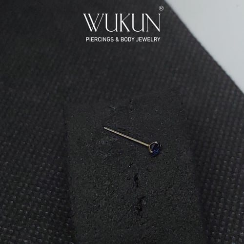 زمام بيرسينج ذهب عيار 18K بفص كحلي وسط