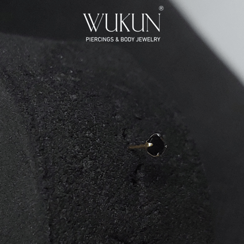 زمام بيرسينج ذهب عيار 18K بفص أسود وسط