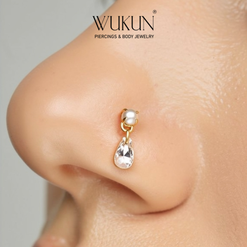 زمام بيرسينج ذهب عيار 18K بحبة لؤلؤ مستزرع وسط وفص...