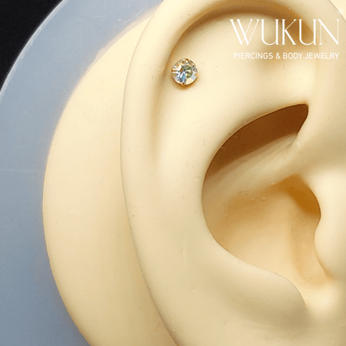 بيرسينج ذهب عيار 18k برغي باك فلات بفص عاكس ألوان...