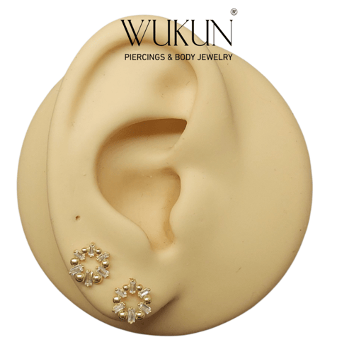 أقراط ذهب عيار 18k بشكل زهرة مرصعه بكرات ذهب صغيرة