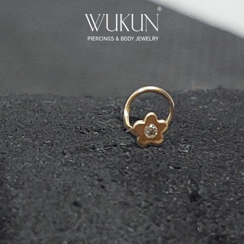 زمام بيرسينج ذهب عيار 18k بشكل وردة صغيرة بفص أبيض