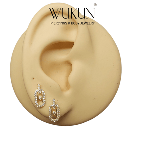 أقراط ذهب عيار 18k شكل بيضاوي متداخل مرصع بفصوص