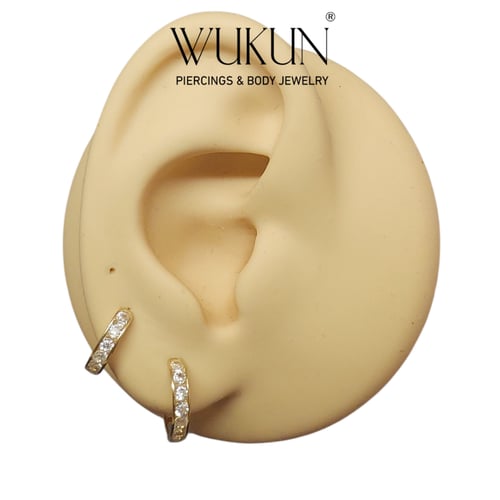 أقراط حلق كبير ذهب عيار 18k كلاسيك مع فصوص لامعة