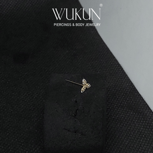 زمام بيرسينج ذهب عيار 18k شكل وردة ثلاثية 2