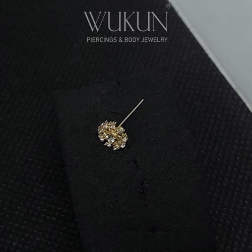 زمام بيرسينج ذهب عيار 18k وردة بعشرة فصوص