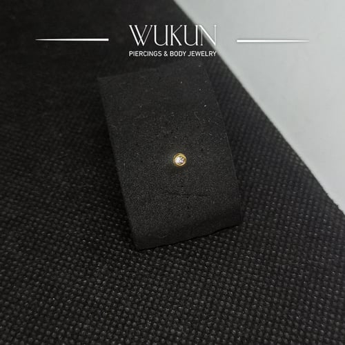 زمام بيرسينج ذهب دائرة صغيرة بفص أبيض