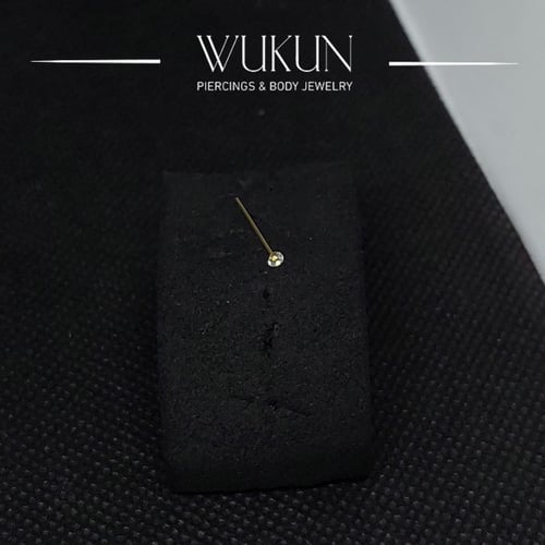 زمام بيرسينج ذهب عيار 18kبفص شفاف لامع صغير